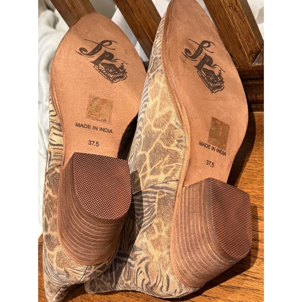 Free People Animal Charm Animal Print Double V Bootie Size 37.5 EUC - Picture 6 of 8